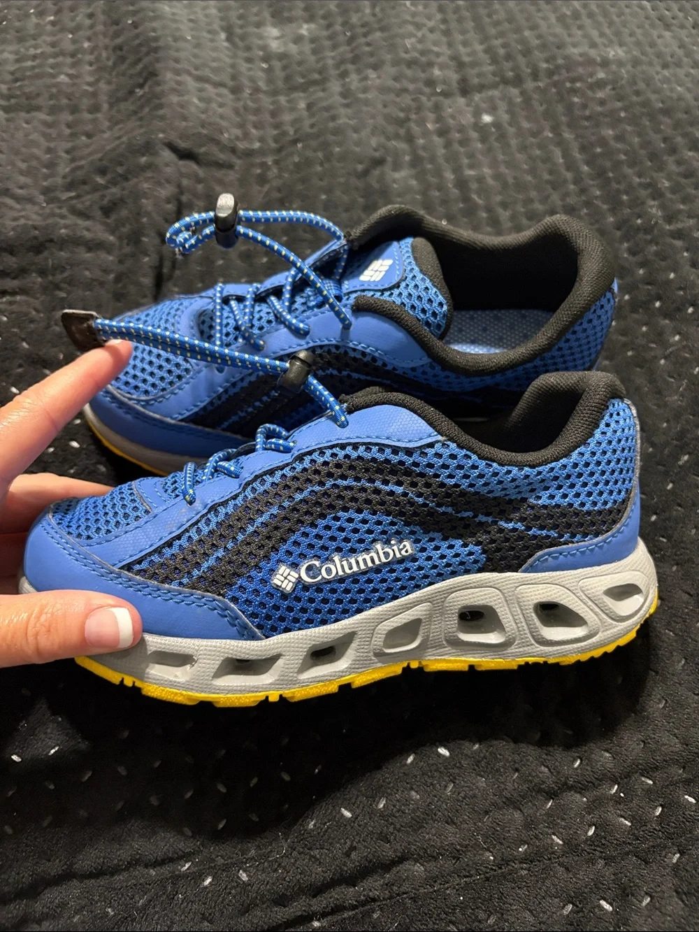 Columbia Kids Blue and Black Mesh Athletic water hiking sneaker. Little kids